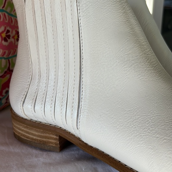 Ankle booties  White. New. - Picture 8 of 14